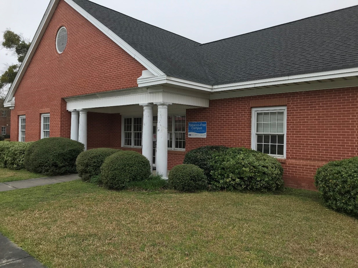 Clarendon County Clinic building image
